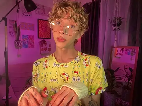 Snapshot of lyamthommpson chatting on February 23, 4:10 am lyamthommpson online show from February 23, 4:10 am