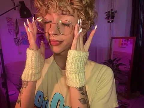 Snapshot of lyamthommpson chatting on March 16, 8:57 pm lyamthommpson online show from March 16, 8:57 pm