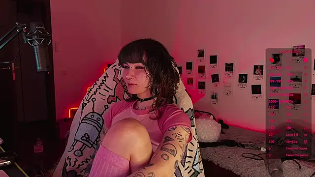 deadlysweet online show from December 5, 12:41 am