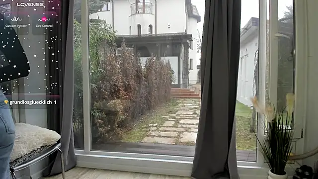 Snapshot of Selena_Reeves chatting on March 2, 7:32 am Selena Reeves online show from March 2, 7:32 am