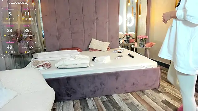 Snapshot of Selena_Reeves chatting on December 18, 6:52 am Selena Reeves online show from December 18, 6:52 am