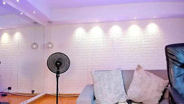 victoria mooree online show from February 3, 6:39 pm