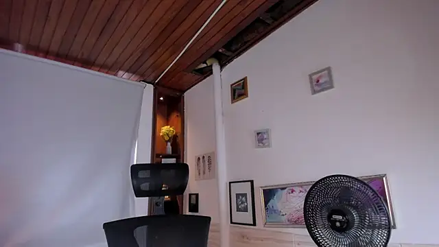 victoria mooree online show from February 13, 1:26 pm