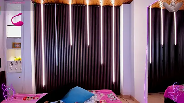 victoria mooree online show from February 26, 1:54 pm