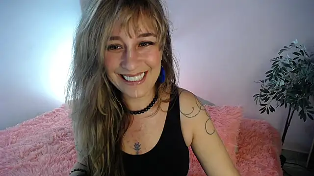 Snapshot of Paula_Paz chatting on December 17, 3:07 pm Paula Paz online show from December 17, 3:07 pm