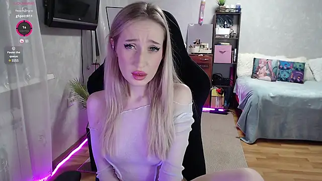 Little Soph online show from March 6, 12:10 am