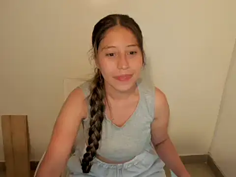 Snapshot of kiaraowen chatting on March 15, 12:25 am kiaraowen online show from March 15, 12:25 am