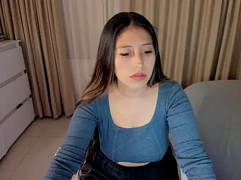 Snapshot of kiaraowen chatting on September 27, 1:43 am kiaraowen online show from September 27, 1:43 am