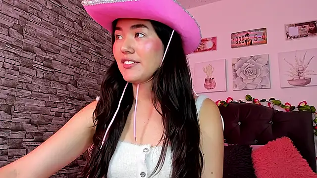 olivia22love online show from December 23, 3:55 pm