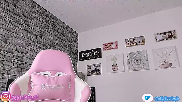 olivia22love online show from September 26, 1:04 pm