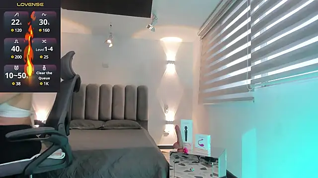 AnaRuiz online show from February 8, 1:22 pm