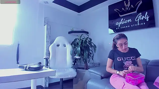 AnaRuiz online show from March 15, 9:27 pm