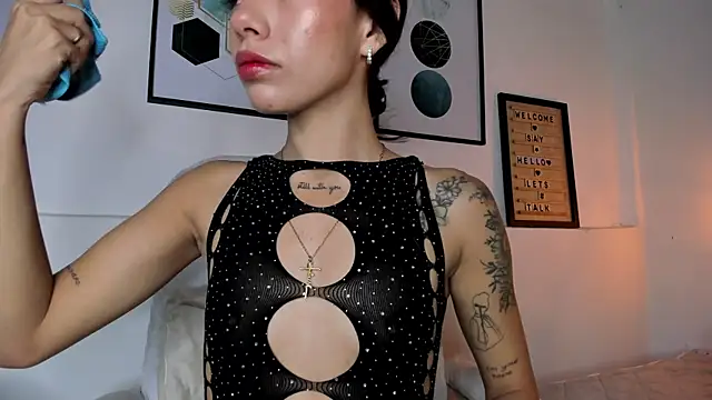 amysc online show from December 19, 11:28 am