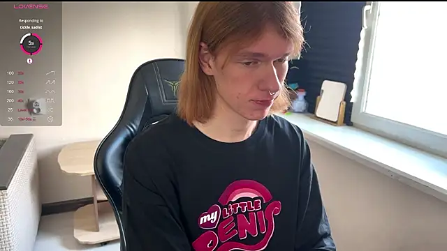 carthylovvve online show from March 1, 9:22 am