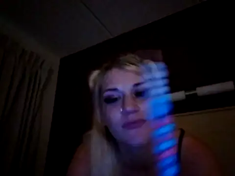 SexxxiLexiiii online show from December 15, 9:24 am