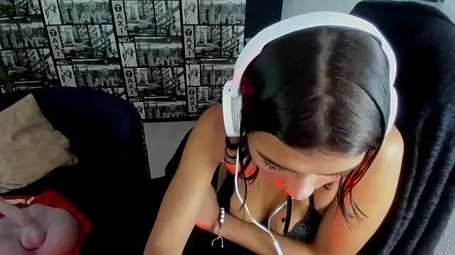 Snapshot of Lilithsabeth chatting on February 7, 7:18 am Lilithsabeth online show from February 7, 7:18 am