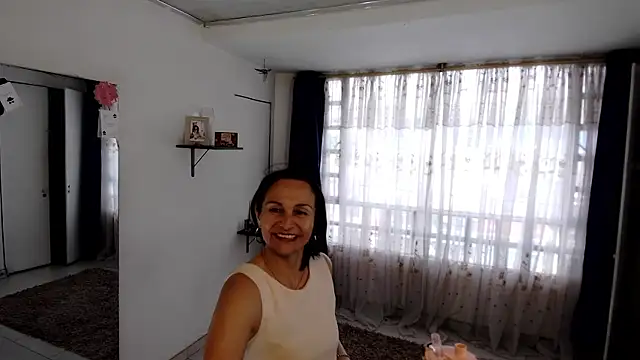 lollita 23  online show from May 20, 8:04 pm