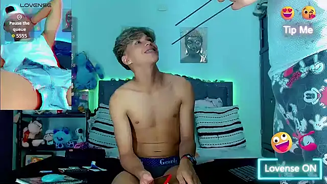 Liamscott  online show from November 6, 10:10 pm