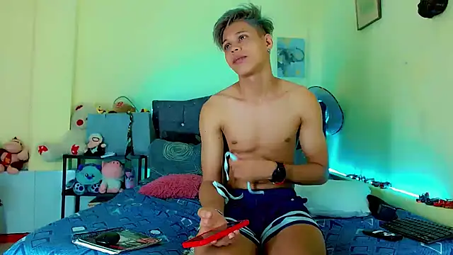 Liamscott  online show from March 29, 8:09 pm