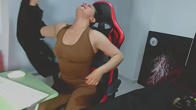 Noamartin  online show from April 6, 11:38 pm