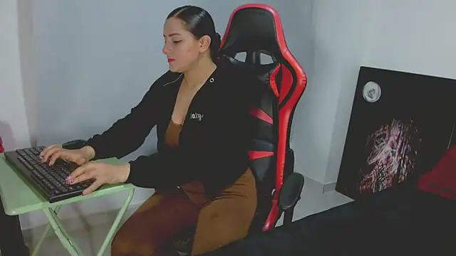 Noamartin  online show from April 14, 1:11 am