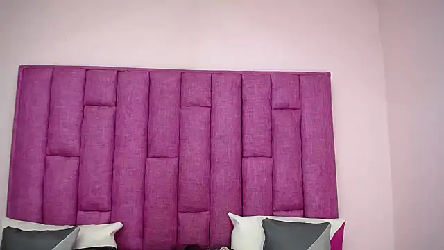 Snapshot of CrushOnMe_ chatting on October 19, 1:34 pm CrushOnMe online show from October 19, 1:34 pm