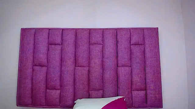 Snapshot of CrushOnMe_ chatting on October 31, 7:37 pm CrushOnMe online show from October 31, 7:37 pm