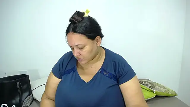 Snapshot of CrushOnMe_ chatting on January 13, 12:32 pm CrushOnMe online show from January 13, 12:32 pm