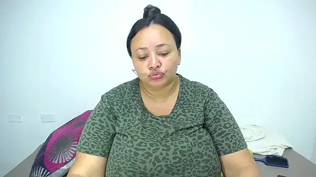 Snapshot of CrushOnMe_ chatting on January 17, 12:43 pm CrushOnMe online show from January 17, 12:43 pm