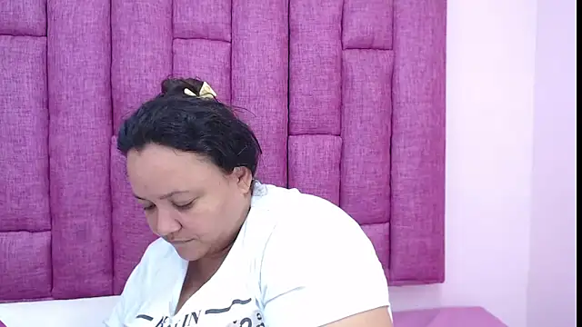 Snapshot of CrushOnMe_ chatting on February 14, 12:35 pm CrushOnMe online show from February 14, 12:35 pm