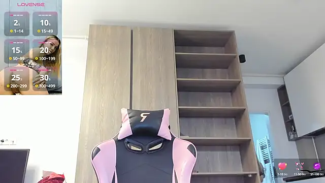 Snapshot of Megan_Ros chatting on February 28, 6:43 am Megan Ros online show from February 28, 6:43 am