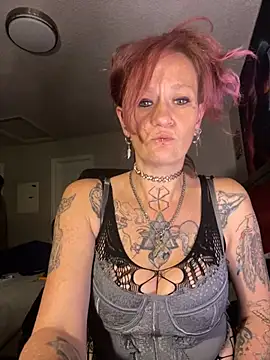 Snapshot of renegade_vyxxen chatting on February 19, 8:33 am renegade vyxxen online show from February 19, 8:33 am