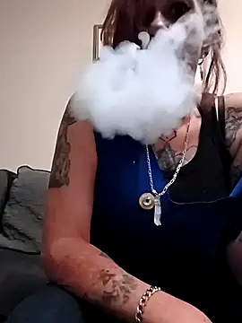 Snapshot of renegade_vyxxen chatting on December 5, 7:50 am renegade vyxxen online show from December 5, 7:50 am