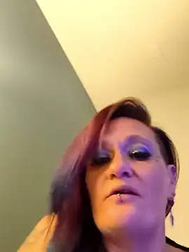 Snapshot of renegade_vyxxen chatting on January 11, 6:18 am renegade vyxxen online show from January 11, 6:18 am