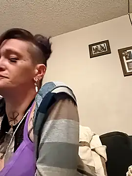 Snapshot of renegade_vyxxen chatting on February 3, 2:53 am renegade vyxxen online show from February 3, 2:53 am