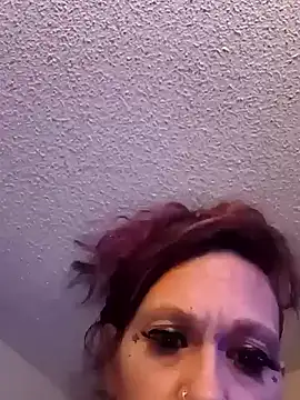 Snapshot of renegade_vyxxen chatting on February 3, 8:25 pm renegade vyxxen online show from February 3, 8:25 pm