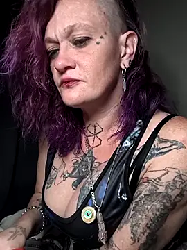 Snapshot of renegade_vyxxen chatting on February 12, 10:43 am renegade vyxxen online show from February 12, 10:43 am