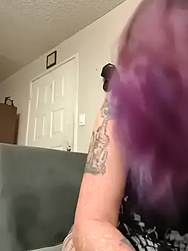 Snapshot of renegade_vyxxen chatting on February 17, 10:12 am renegade vyxxen online show from February 17, 10:12 am