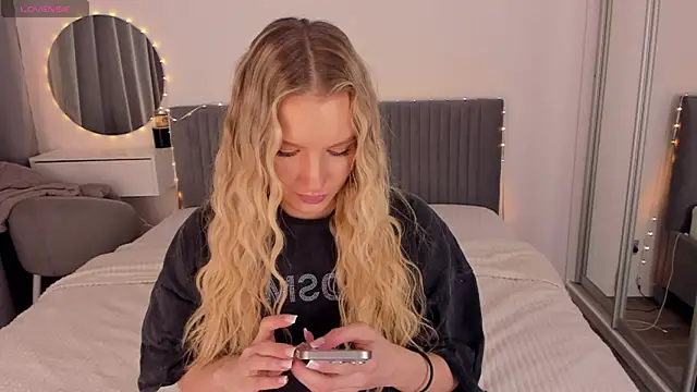 Snapshot of CassieRayss chatting on April 17, 2:20 pm CassieRayss online show from April 17, 2:20 pm