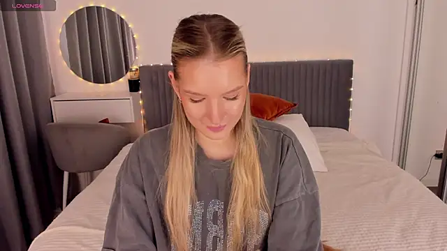 Snapshot of CassieRayss chatting on May 19, 12:00 pm CassieRayss online show from May 19, 12:00 pm