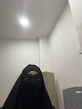 Snapshot of Hijabi_HotGirls chatting on March 13, 12:05 am Hijabi HotGirls online show from March 13, 12:05 am