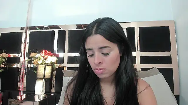 emma castilloo online show from April 13, 10:48 pm