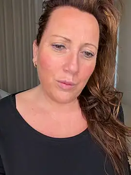 Snapshot of xsexycurvymilf chatting on February 20, 2:39 pm xsexycurvymilf online show from February 20, 2:39 pm