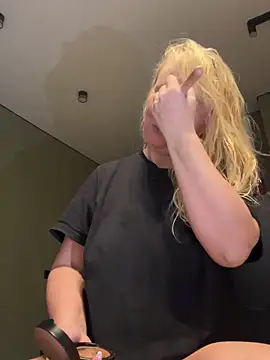 EmmaInLove23 online show from November 22, 2:21 am