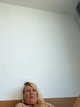 EmmaInLove23 online show from February 21, 5:30 am