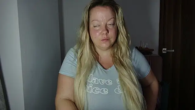 Snapshot of Beauty4AGent chatting on January 13, 1:49 pm Beauty4AGent online show from January 13, 1:49 pm