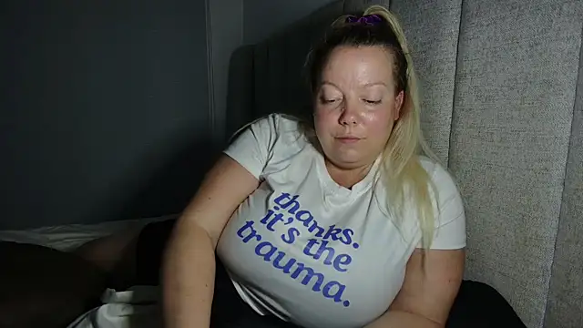 Snapshot of Beauty4AGent chatting on February 9, 5:33 am Beauty4AGent online show from February 9, 5:33 am