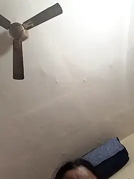 Snapshot of _Redwine_ chatting on February 12, 6:51 pm Redwine online show from February 12, 6:51 pm