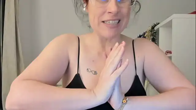 emmita69  online show from December 3, 5:04 am