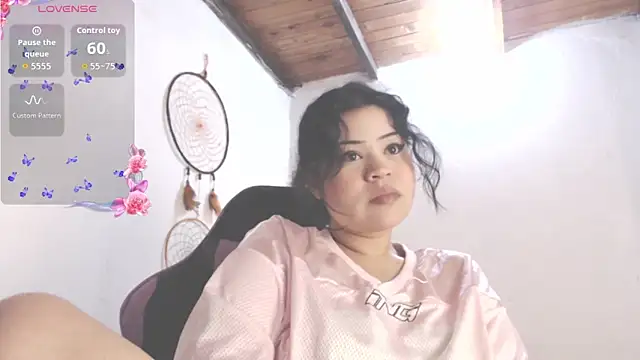 Snapshot of Amara18_ chatting on November 15, 9:17 am Amara18 online show from November 15, 9:17 am